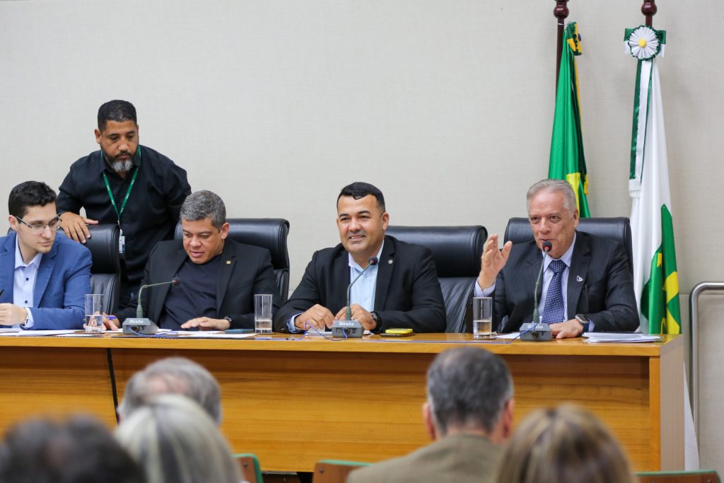 Vinícius Benevides recebe parecer favorável à sua recondução ao cargo de diretor da Adasa 8 WhatsApp Image 2025 03 24 at 17.00.45