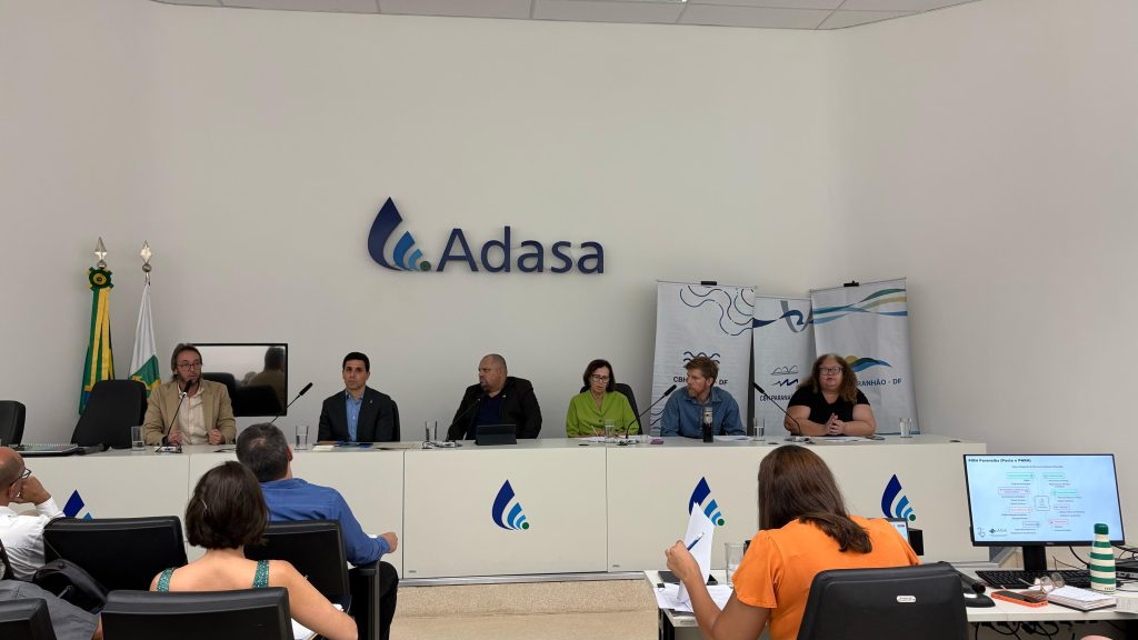 Adasa é sede da primeira Reunião conjunta entre CRH-DF e Comitês de Bacia Hidrográfica do Distrito Federal 1 CAPA CRHCBH