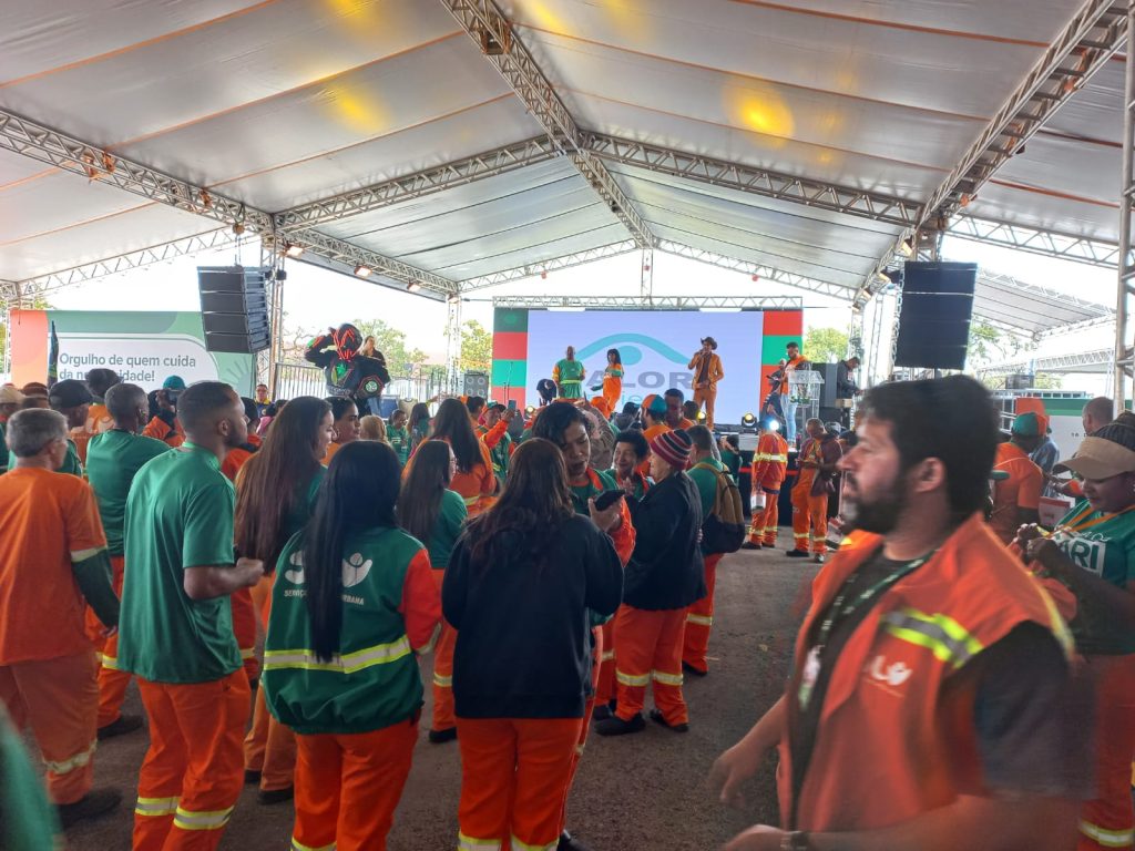 Adasa participa de homenagem ao Dia do Gari promovida pelo SLU 2 Dia do Gari SLU 1