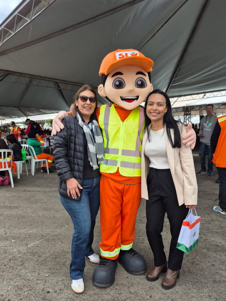Adasa participa de homenagem ao Dia do Gari promovida pelo SLU 4 Dia do Gari SLU 4